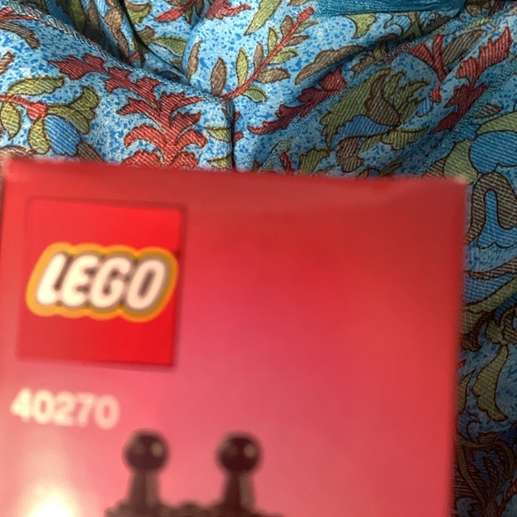 Lego 40270 bee with heart brick heads some shelf wear - Picture 3 of 4
